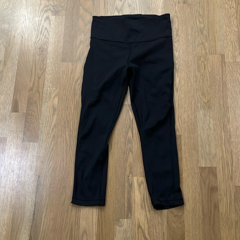 Athleta Women's Black Athleta Ultimate Stash Pocket Capri Cropped Leggings